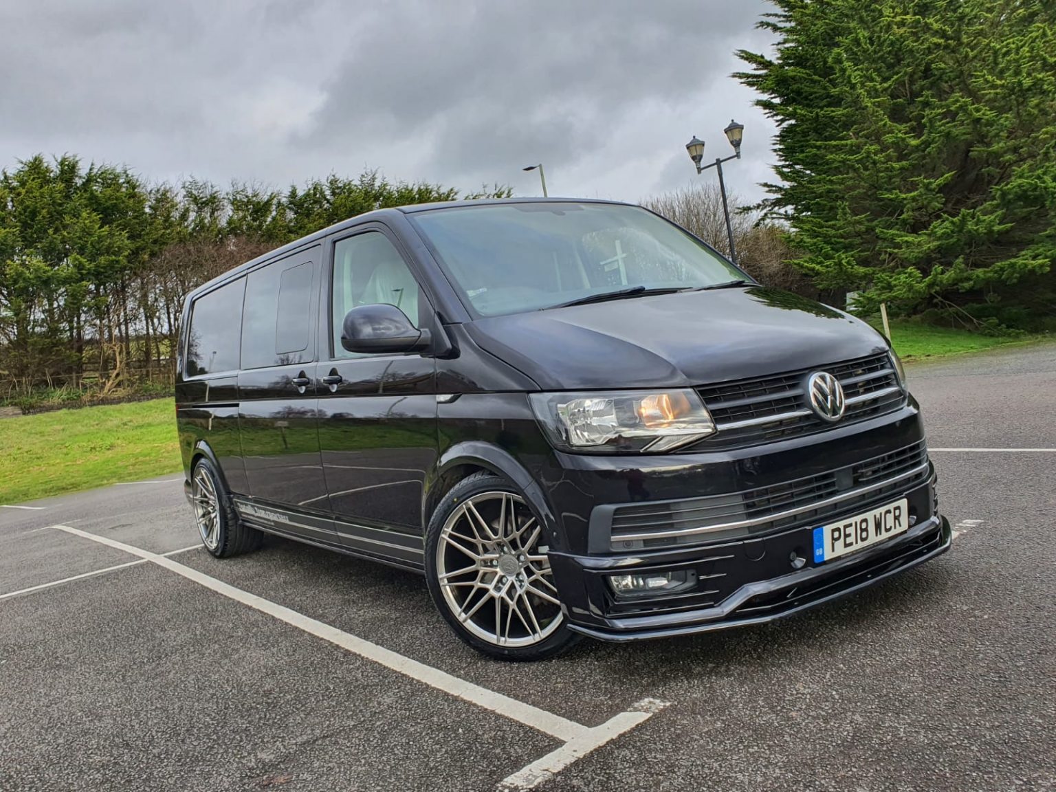 VW Transporter T6 Factory Kombi LWB 150 DSG T32 Magic black 2018